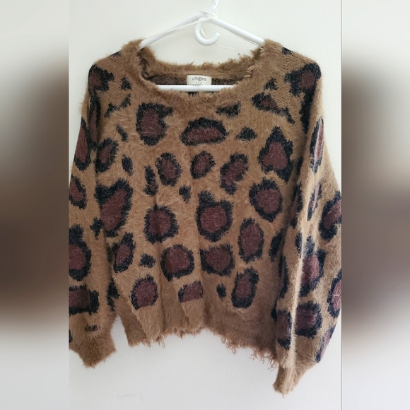 UMGEE fuzzy leopard print sweater - Picture 2 of 5